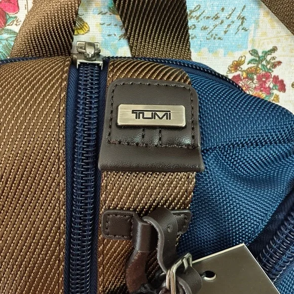 🌞Tumi Alpha Bravo Monterey Sling Bag - Picture 5 of 7